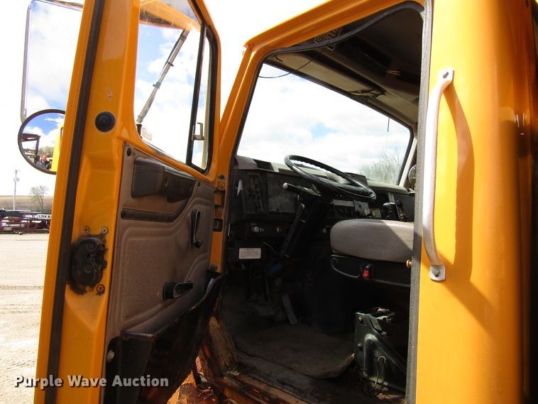 image for item GC9907 1999 International 2674  dump truck