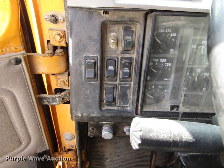 image for item GC9907 1999 International 2674  dump truck