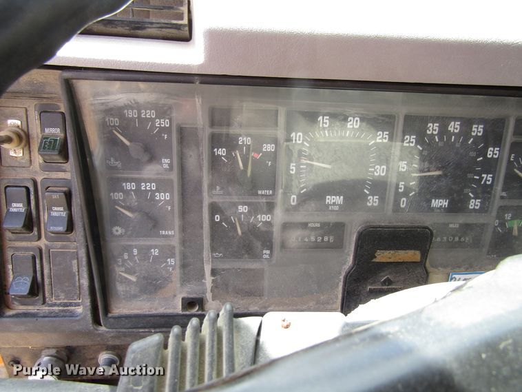 image for item GC9907 1999 International 2674  dump truck