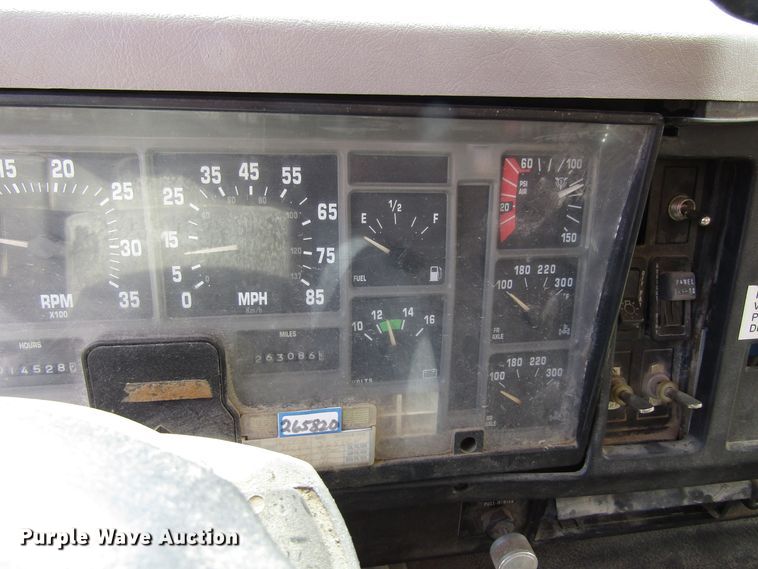 image for item GC9907 1999 International 2674  dump truck