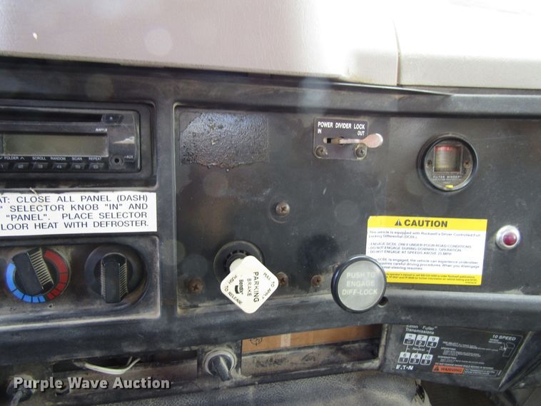 image for item GC9907 1999 International 2674  dump truck