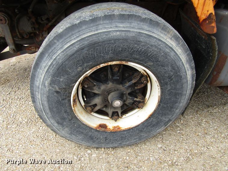 image for item GC9907 1999 International 2674  dump truck