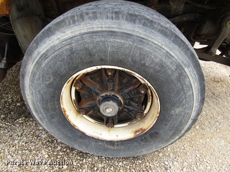 image for item GC9907 1999 International 2674  dump truck