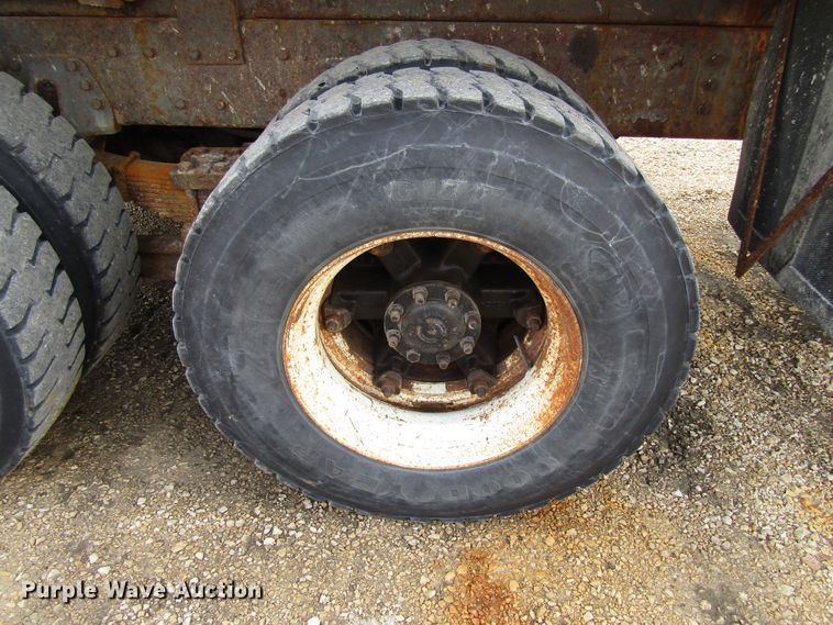 image for item GC9907 1999 International 2674  dump truck