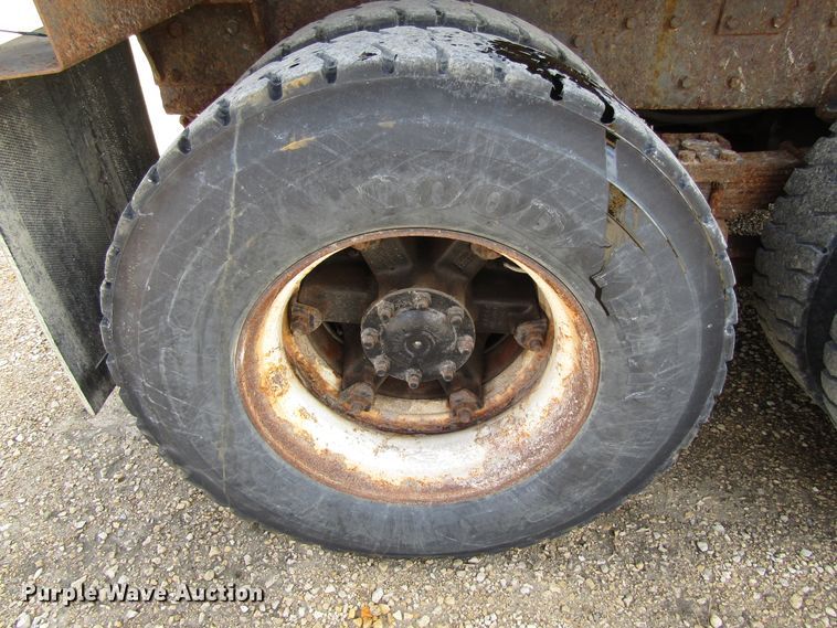 image for item GC9907 1999 International 2674  dump truck