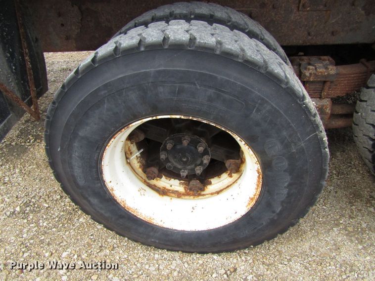 image for item GC9907 1999 International 2674  dump truck