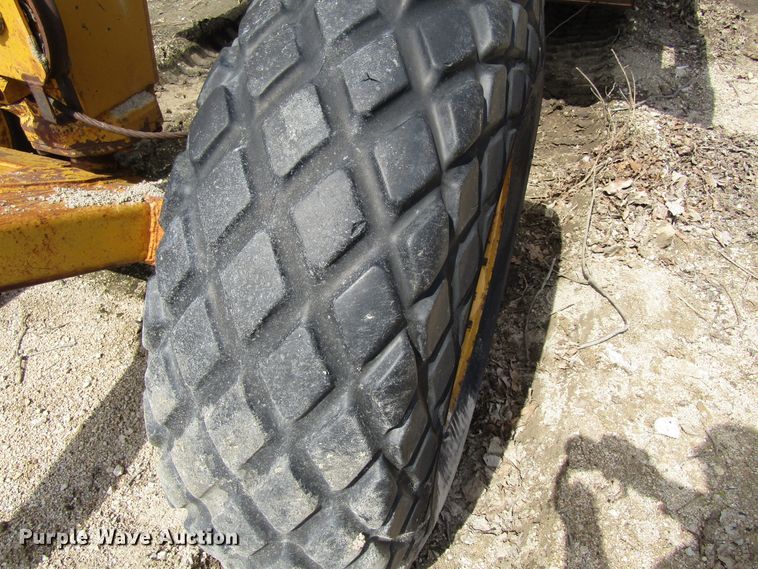 image for item GC9908 1957 Caterpillar 60  scraper