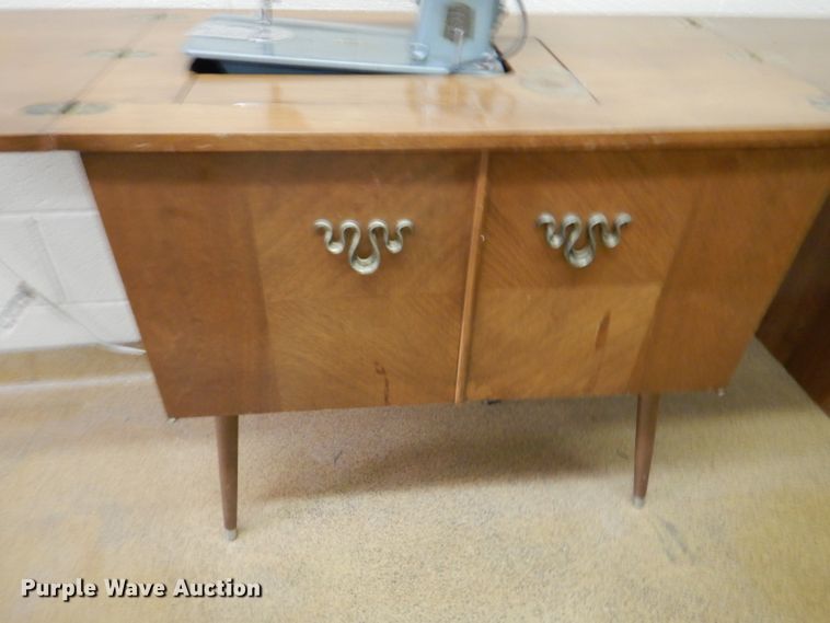 image for item GH9169 Brothers sewing machine