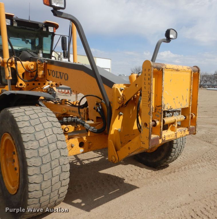 image for item HE9599 2011 Volvo G946  motor grader