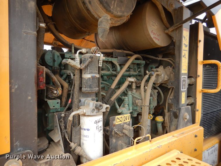 image for item HE9599 2011 Volvo G946  motor grader