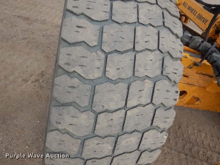 image for item HE9599 2011 Volvo G946  motor grader