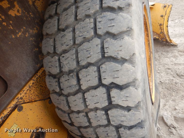 image for item HE9599 2011 Volvo G946  motor grader