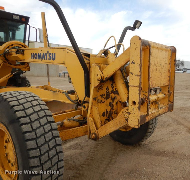 image for item HE9600 2008 Komatsu GD655-3E0  motor grader