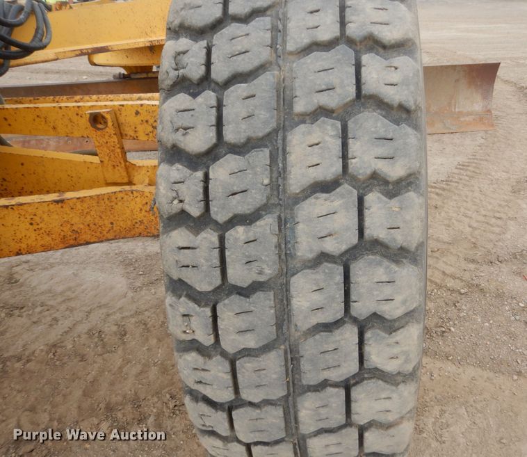 image for item HE9600 2008 Komatsu GD655-3E0  motor grader