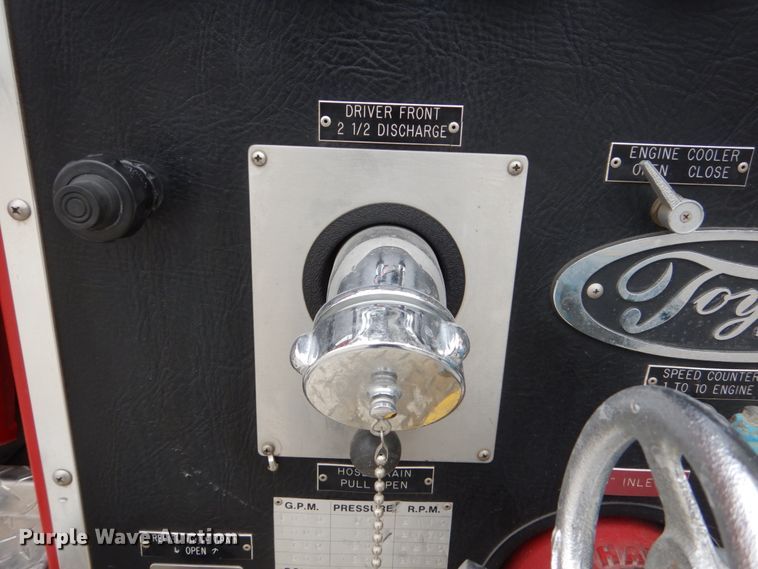 image for item HE9619 1993 GMC TopKick C5500  pumper fire truck