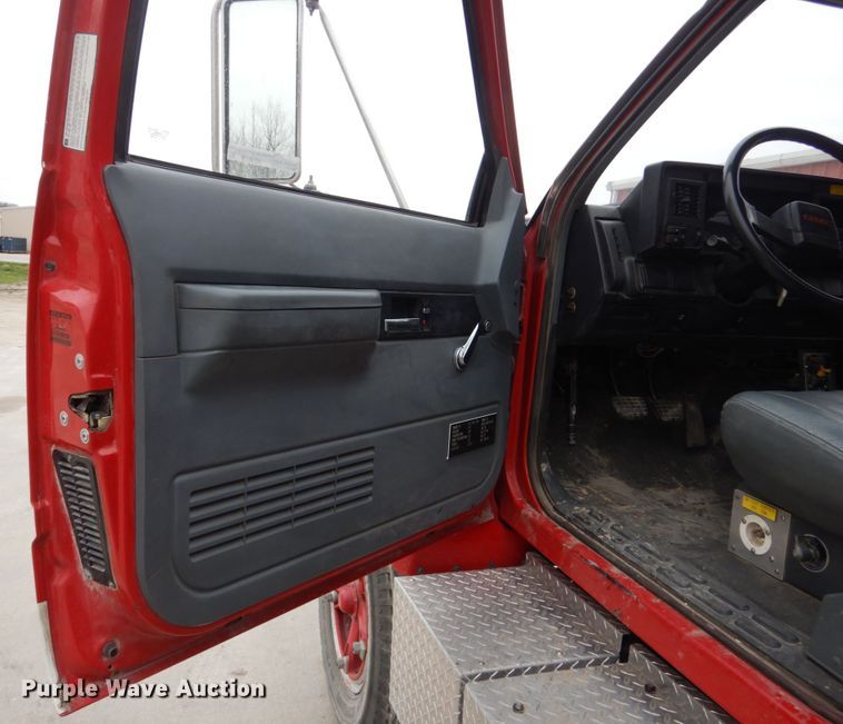 image for item HE9619 1993 GMC TopKick C5500  pumper fire truck