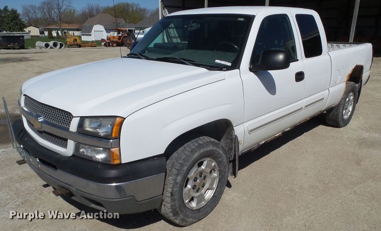 image for item HF9880 2005 Chevrolet Silverado 1500  Ext. Cab pickup truck