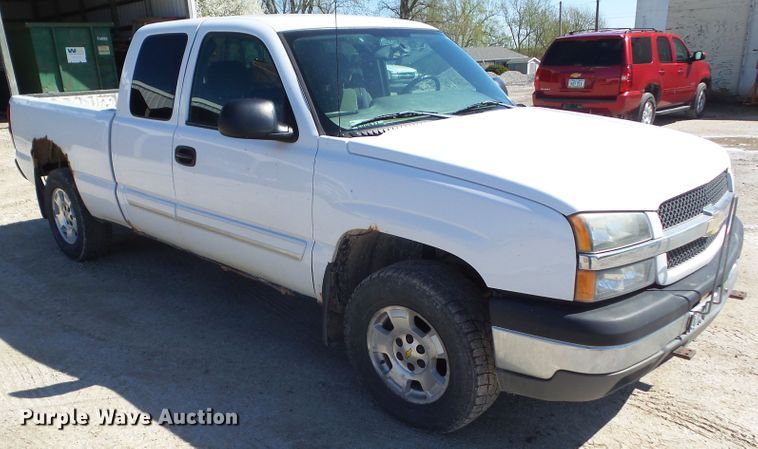 image for item HF9880 2005 Chevrolet Silverado 1500  Ext. Cab pickup truck