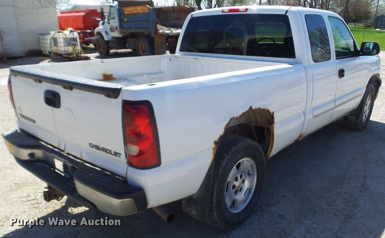 image for item HF9880 2005 Chevrolet Silverado 1500  Ext. Cab pickup truck