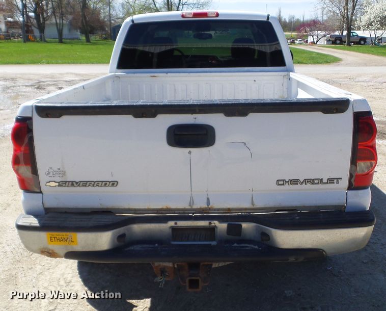 image for item HF9880 2005 Chevrolet Silverado 1500  Ext. Cab pickup truck