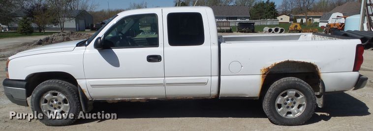 image for item HF9880 2005 Chevrolet Silverado 1500  Ext. Cab pickup truck