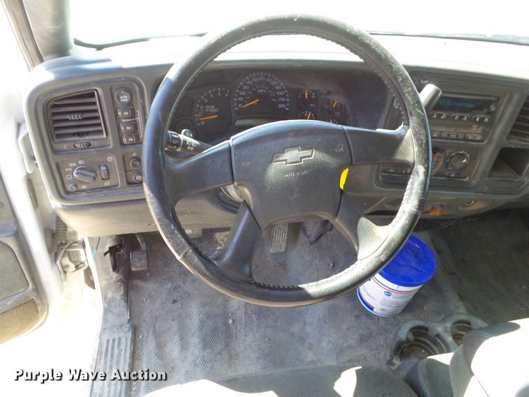 image for item HF9880 2005 Chevrolet Silverado 1500  Ext. Cab pickup truck