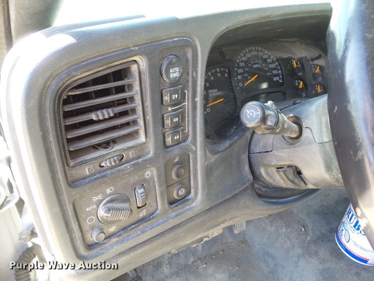 image for item HF9880 2005 Chevrolet Silverado 1500  Ext. Cab pickup truck