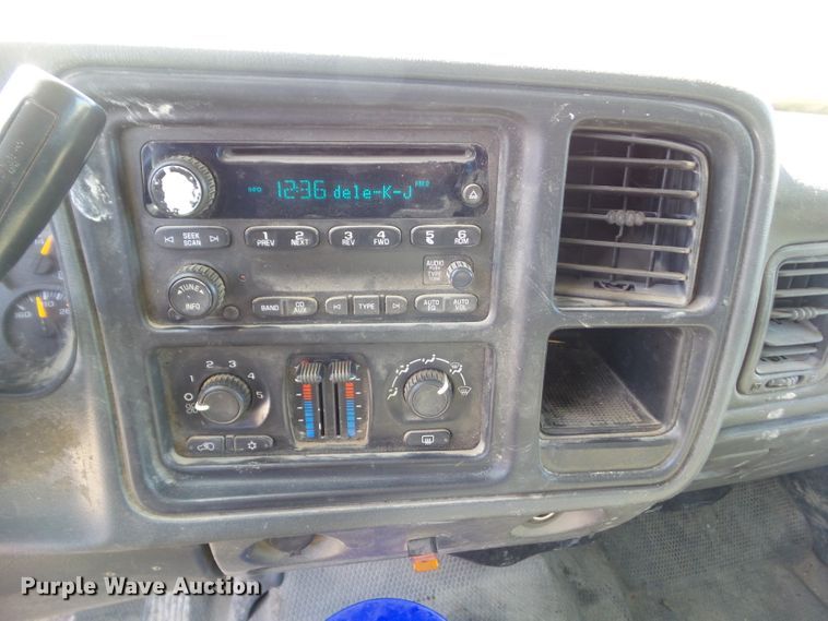 image for item HF9880 2005 Chevrolet Silverado 1500  Ext. Cab pickup truck