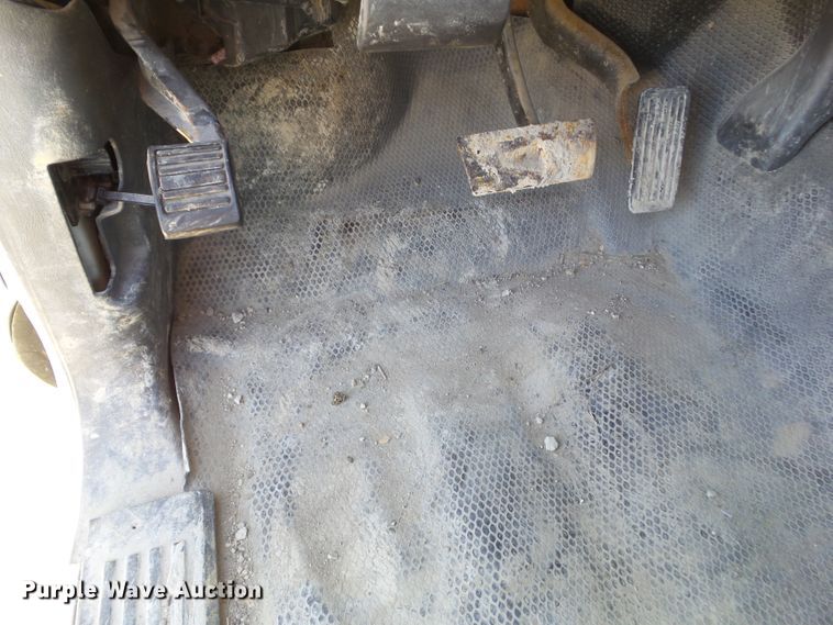 image for item HF9880 2005 Chevrolet Silverado 1500  Ext. Cab pickup truck