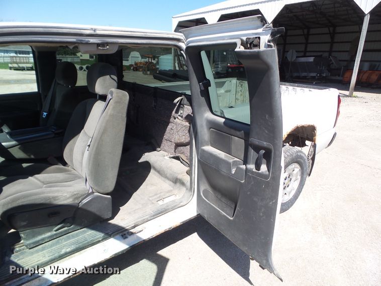 image for item HF9880 2005 Chevrolet Silverado 1500  Ext. Cab pickup truck