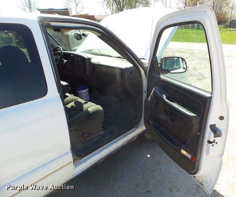 image for item HF9880 2005 Chevrolet Silverado 1500  Ext. Cab pickup truck