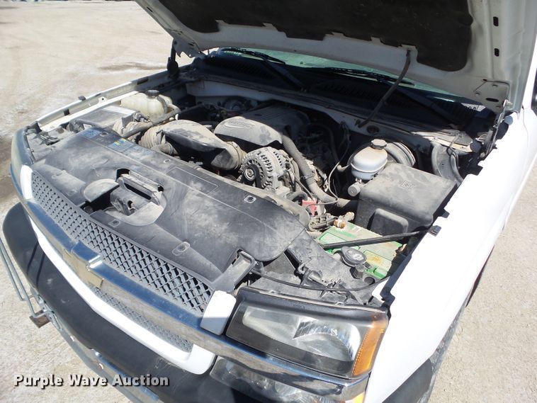 image for item HF9880 2005 Chevrolet Silverado 1500  Ext. Cab pickup truck