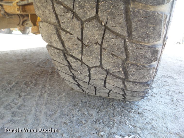 image for item HF9880 2005 Chevrolet Silverado 1500  Ext. Cab pickup truck