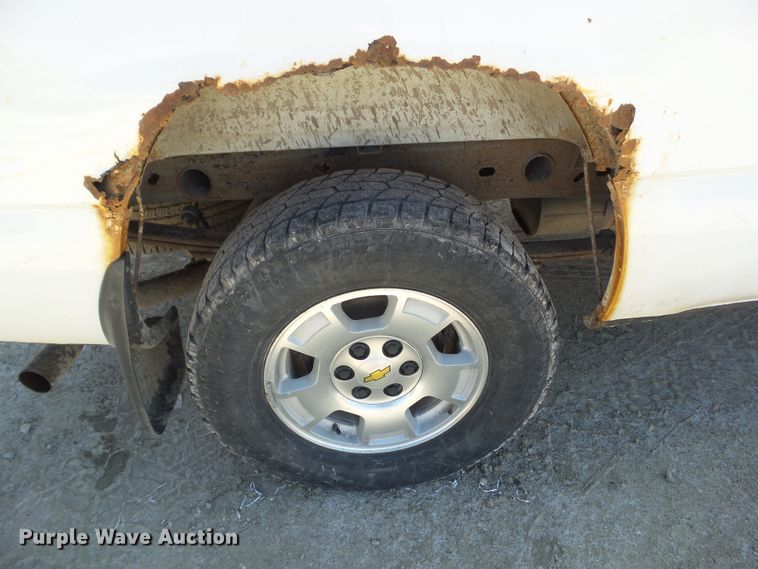 image for item HF9880 2005 Chevrolet Silverado 1500  Ext. Cab pickup truck