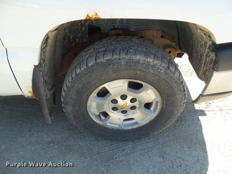 image for item HF9880 2005 Chevrolet Silverado 1500  Ext. Cab pickup truck