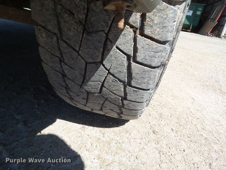 image for item HF9880 2005 Chevrolet Silverado 1500  Ext. Cab pickup truck