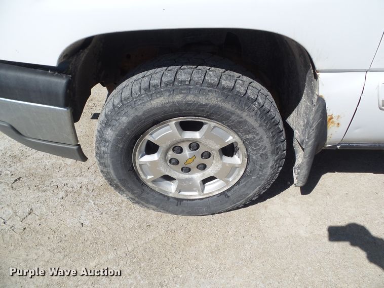 image for item HF9880 2005 Chevrolet Silverado 1500  Ext. Cab pickup truck