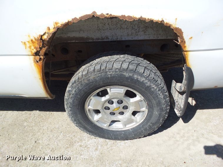 image for item HF9880 2005 Chevrolet Silverado 1500  Ext. Cab pickup truck