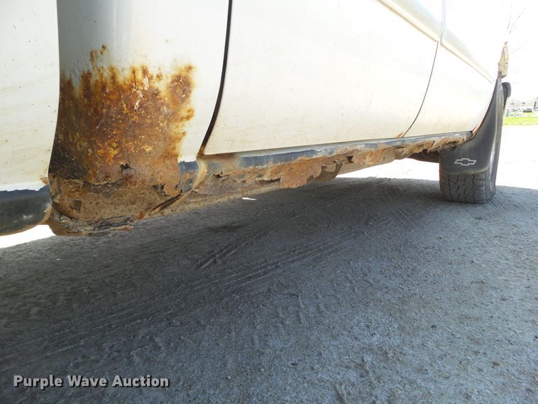 image for item HF9880 2005 Chevrolet Silverado 1500  Ext. Cab pickup truck