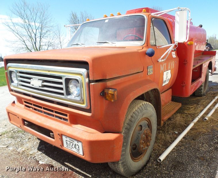 image for item HF9885 1974 Chevrolet C60  water truck