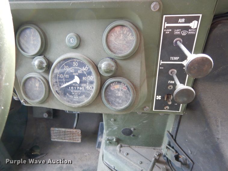 image for item HJ9711 1991 Am General Humvee  SUV