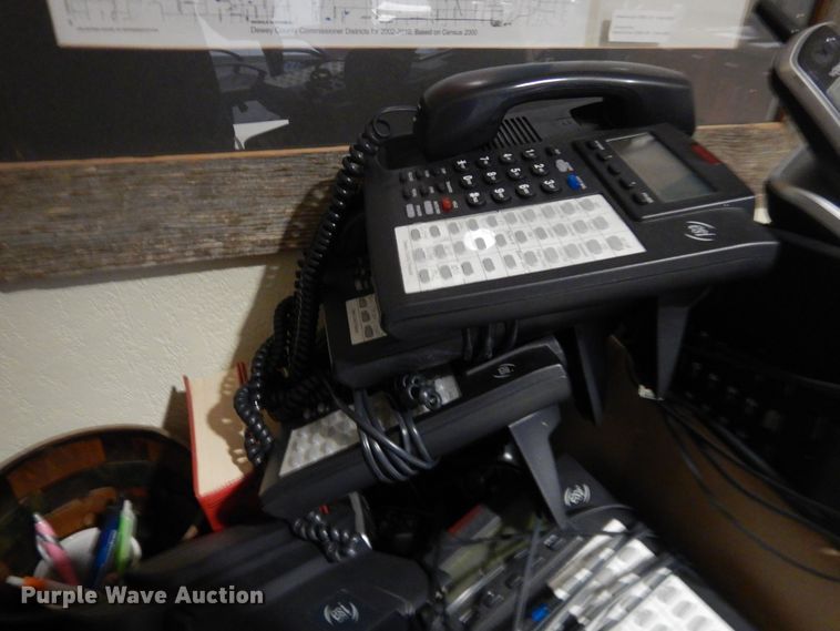 image for item HL9722 Approximately 20 telephones
