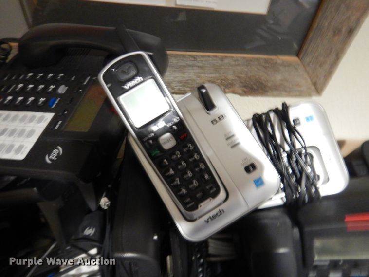 image for item HL9722 Approximately 20 telephones