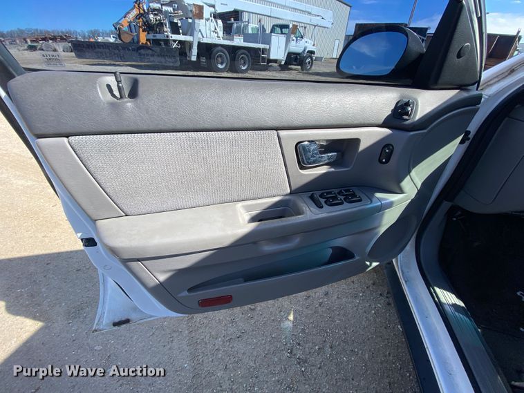 image for item HR9452 2001 Ford Taurus