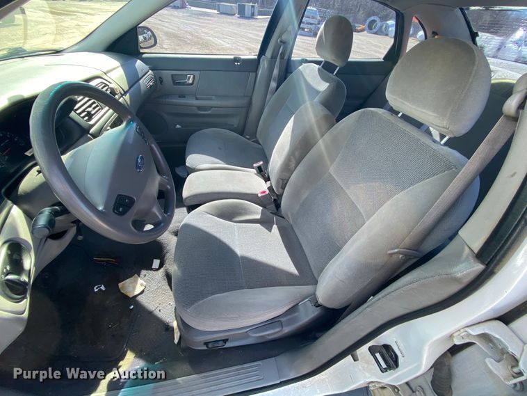 image for item HR9452 2001 Ford Taurus
