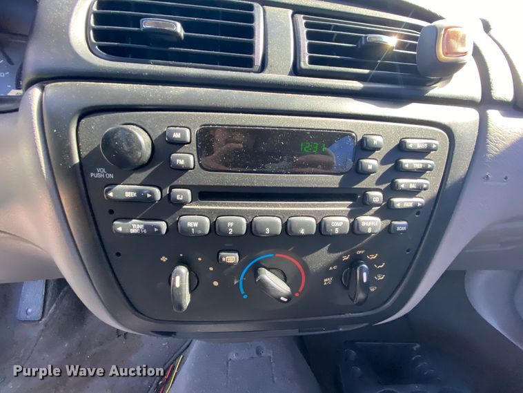 image for item HR9452 2001 Ford Taurus