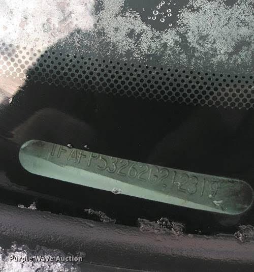 image for item HR9452 2001 Ford Taurus