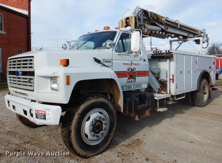 image for item HW9949 1989 Ford F800  digger derrick truck