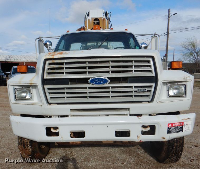 image for item HW9949 1989 Ford F800  digger derrick truck