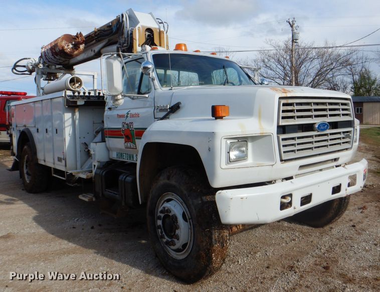 image for item HW9949 1989 Ford F800  digger derrick truck